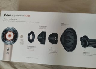 Dyson Supersonic nural rosa y blanco