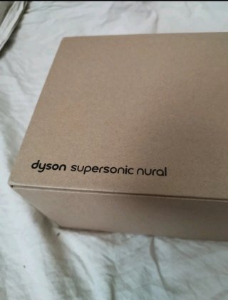 Dyson Supersonic nural rosa y blanco