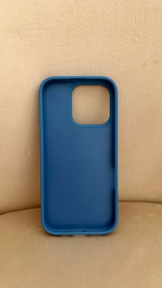 Funda guess iphone 16 Pro azul con rosas