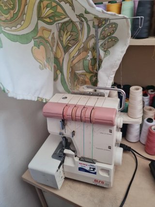 Máquina de coser Alfa Overlock