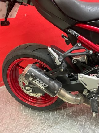Kawasaki Z900 Negra y Roja