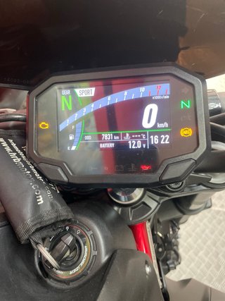 Kawasaki Z900 Negra y Roja