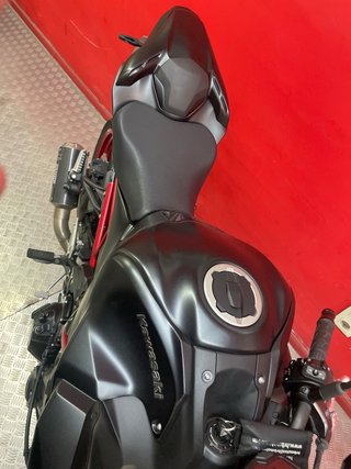 Kawasaki Z900 Negra y Roja