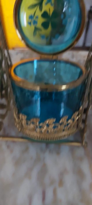 Coppia di bottiglie e scatola in cristallo per profumo ~190