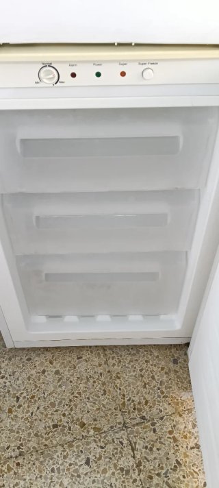 Congelador Vertical Candy 85X55X56cm