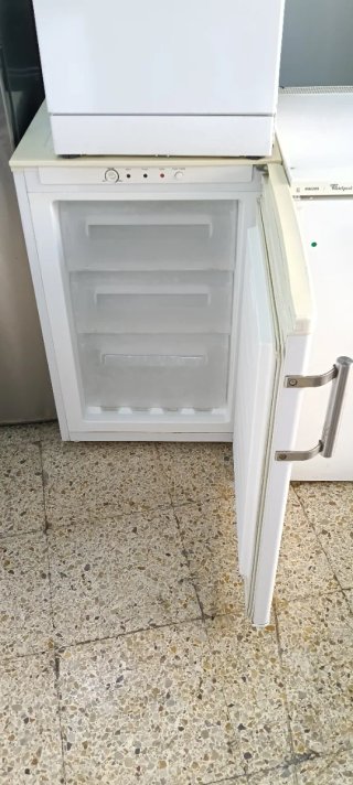 Congelador Vertical Candy 85X55X56cm