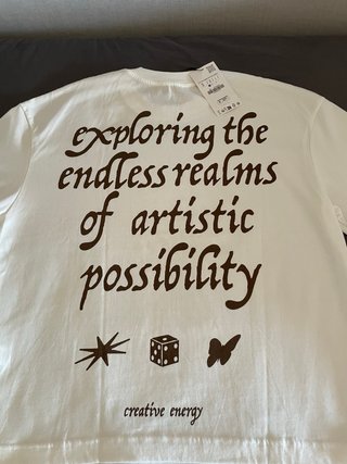 Camiseta blanca con estampado