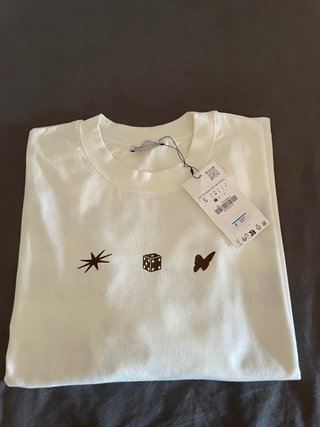 Camiseta blanca con estampado