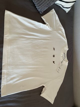 Camiseta blanca con estampado