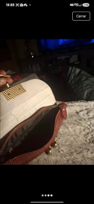 Bolso mano burdeos/marron con detalles dorados