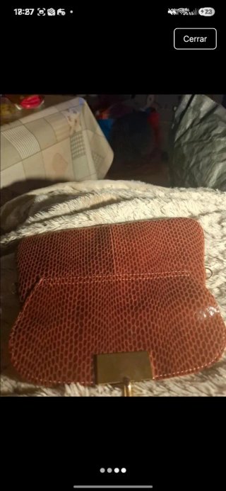 Bolso mano burdeos/marron con detalles dorados
