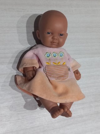 Muñeco bebé con vestido