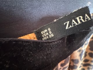 Pantalón Zara estampado leopardo