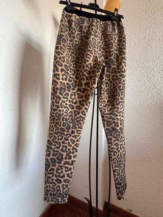 Pantalón Zara estampado leopardo