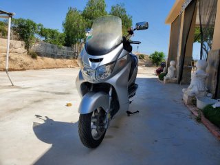 Suzuki Burgman 400 gris Plata - Maxi Scooter Moto