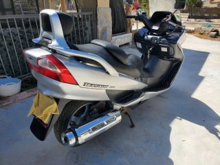 Suzuki Burgman 400 gris Plata - Maxi Scooter Moto