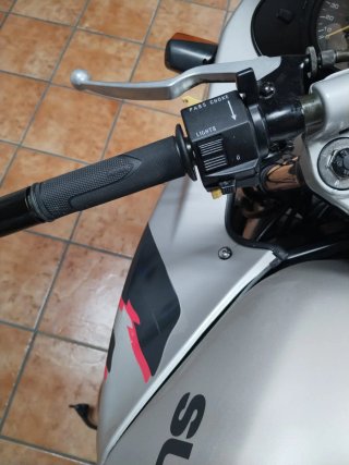 Suzuki GSX750F Plata y Rojo