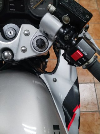 Suzuki GSX750F Plata y Rojo