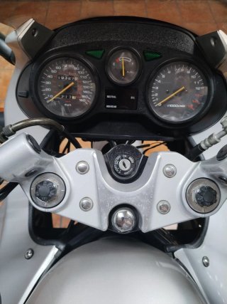 Suzuki GSX750F Plata y Rojo