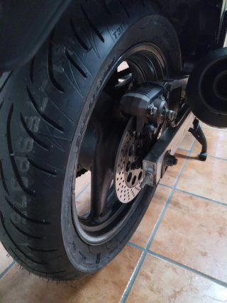 Suzuki GSX750F Plata y Rojo