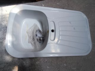 Fregadero de chapa blanco