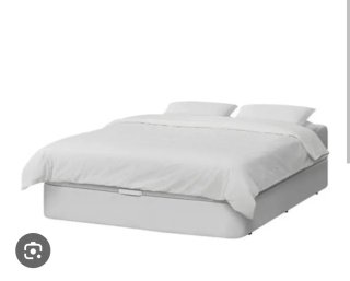Cama abatible Kvisoy Ikea. Muy espacioso.