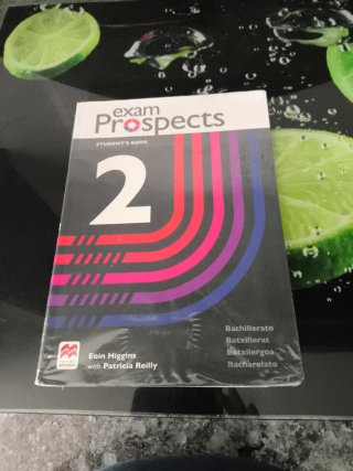 EXAM PROSPECTS 2 Student's book: libro de texto...