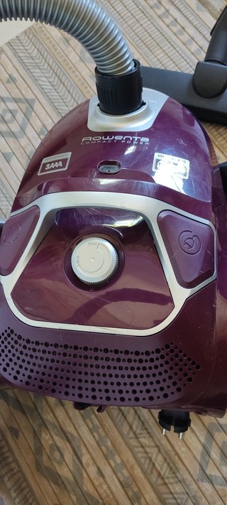 Aspiradora Rowenta Morada con Accesorios