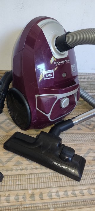 Aspiradora Rowenta Morada con Accesorios