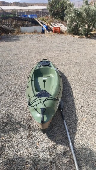 Kayak verde muy cómodo