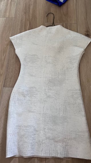 Vestido blanco y plateado
