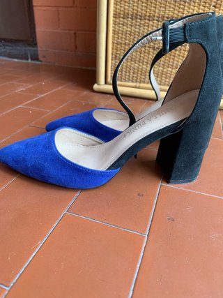 Sandali con tacco blu e neri
