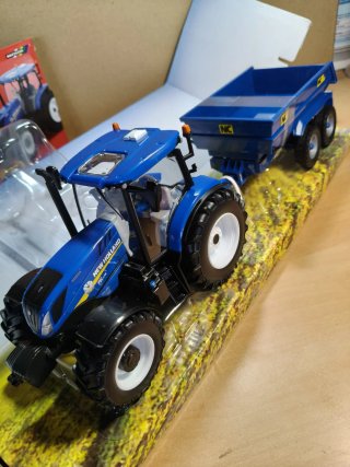 Maqueta New Holland T6.175 con volquete