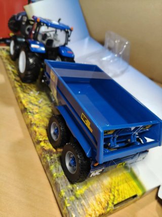 Maqueta New Holland T6.175 con volquete