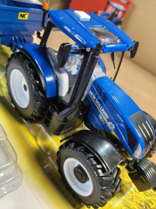 Maqueta New Holland T6.175 con volquete