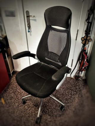 Silla de oficina ergonómica negra.Venta en persona
