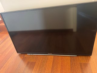Smart TV Grundig 42 con soporte pared