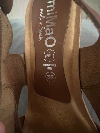 Sandalias cuña Mimao piel marrón