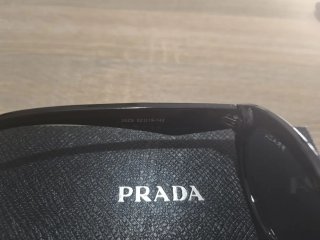 Gafas de sol lujosas negras