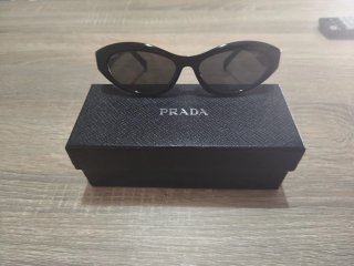 Gafas de sol lujosas negras