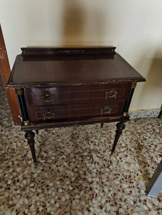 2 Mesitas de noche de madera