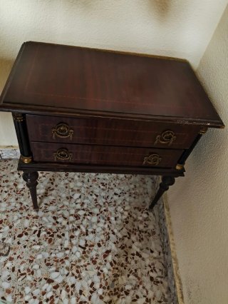 2 Mesitas de noche de madera