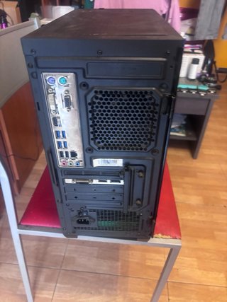 PC Gaming con ventana lateral