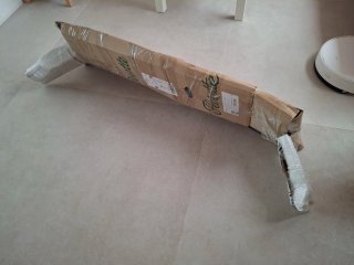 Estante moderno metálico.