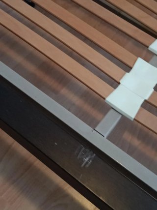 Cama con cabecero y 2 mesitas