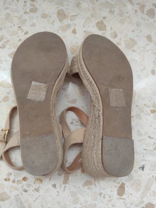 Sandalias cuña beige
