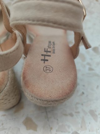 Sandalias cuña beige