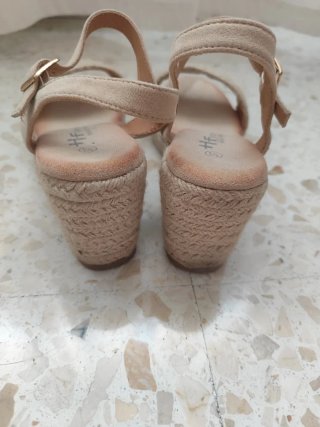 Sandalias cuña beige