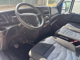 Iveco Daily 2018 botellero tauliner etiqueta c