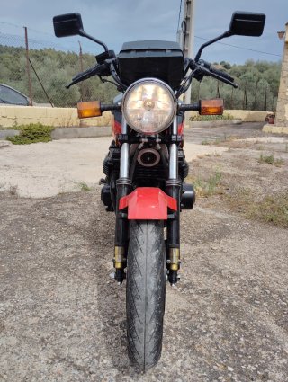 Suzuki GSX 550 Naked Roja y Negra